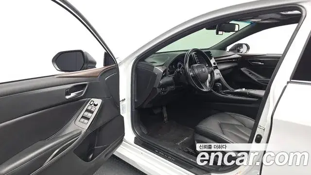 Toyota Avalon 2019 — ფოტო 10/20
