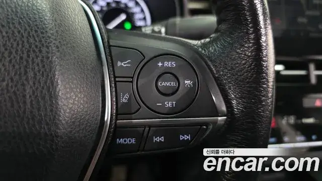 Toyota Avalon 2019 — ფოტო 18/20