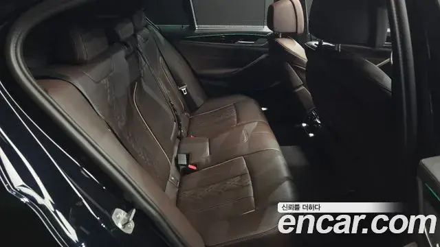 BMW 5 Series 2023 — Photo 11/20