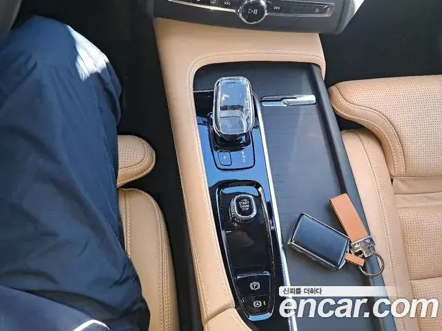 Volvo XC90 2022 — Photo 9/20