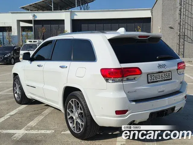 Jeep Grand Cherokee 2020 — Şəkil 12/20