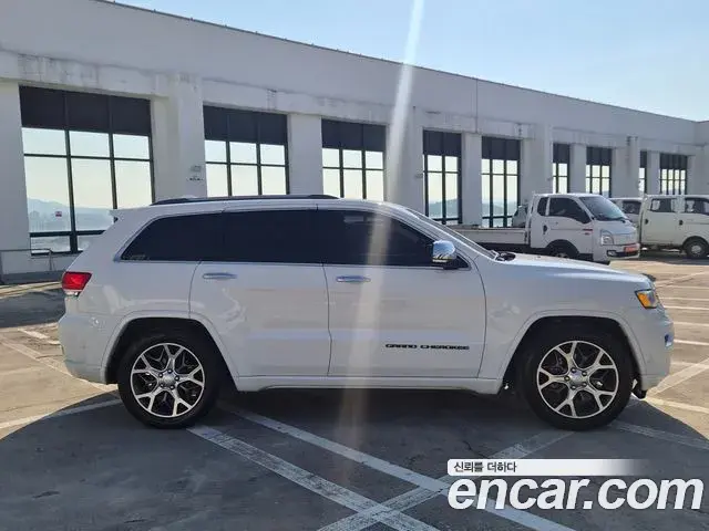 Jeep Grand Cherokee 2020 — Şəkil 13/20