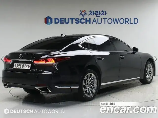 Lexus LS500 2020 — Фото 1/20