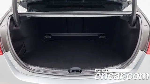 Mercedes-Benz C-Class 2024 — Şəkil 10/20