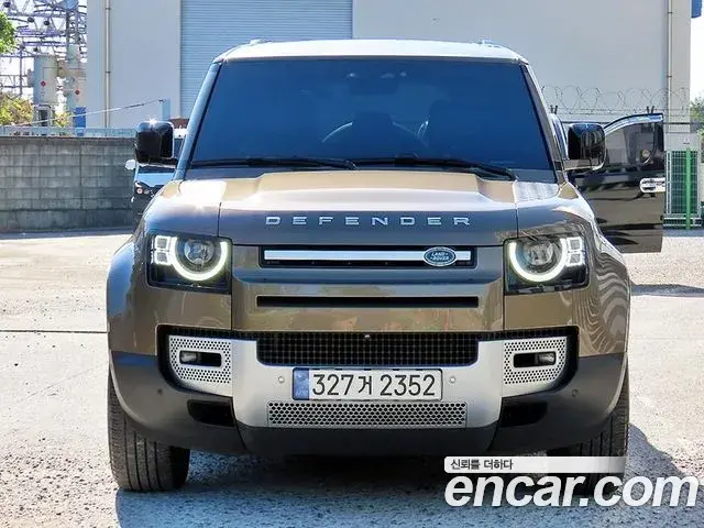 Land Rover Defender 2022 — Photo 1/20