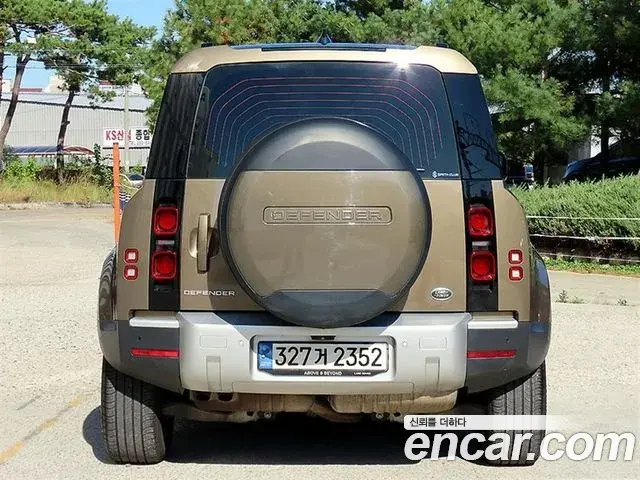 Land Rover Defender 2022 — Photo 3/20