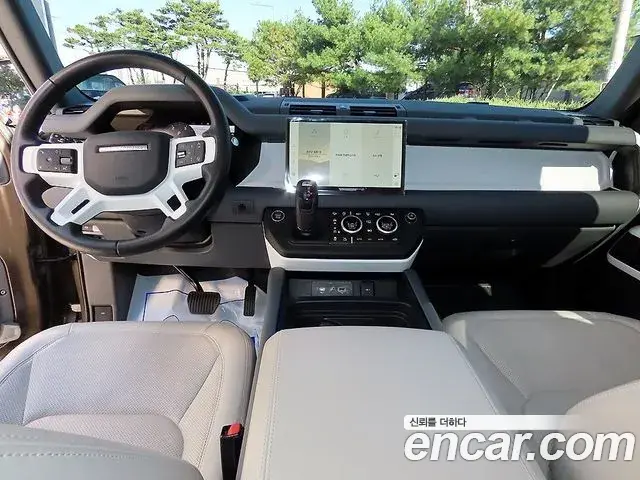Land Rover Defender 2022 — Photo 6/20