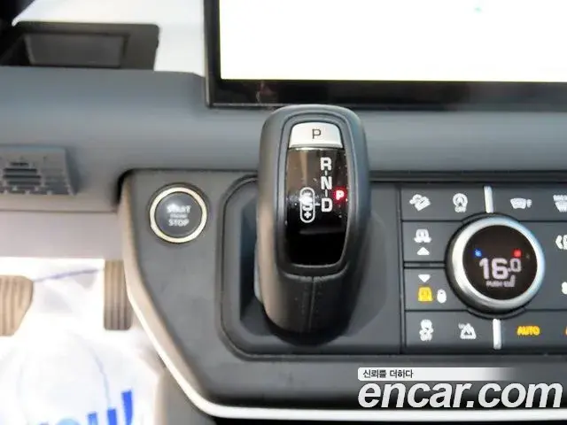 Land Rover Defender 2022 — Photo 8/20