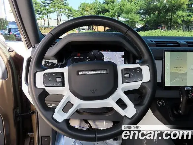 Land Rover Defender 2022 — Photo 12/20