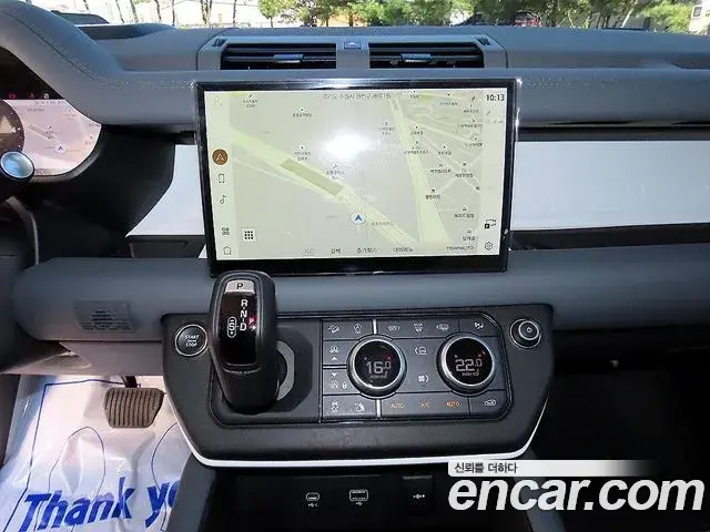 Land Rover Defender 2022 — Photo 16/20