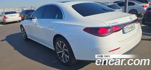 Mercedes-Benz E-Class 2024 — Photo 14/20