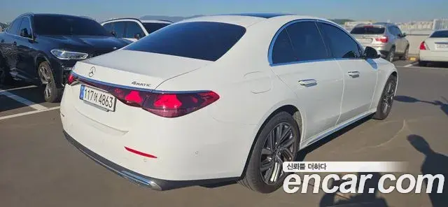 Mercedes-Benz E-Class 2024 — Photo 15/20