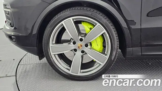 Porsche Cayenne 2020 — Photo 5/20