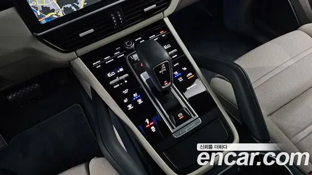 Porsche Cayenne 2020 — Photo 9/20