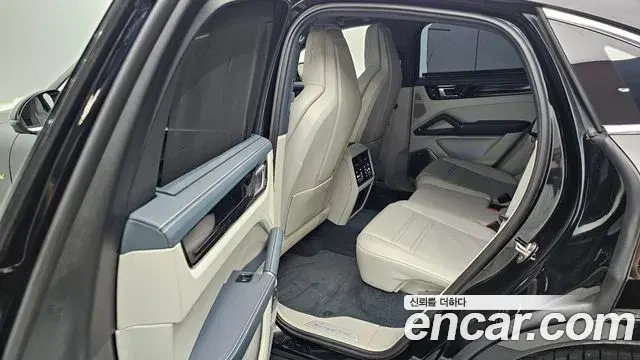 Porsche Cayenne 2020 — Photo 12/20