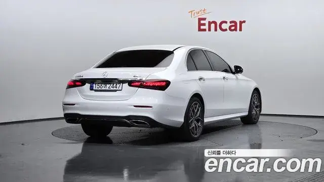 Mercedes-Benz E-Class 2023 — Photo 1/20