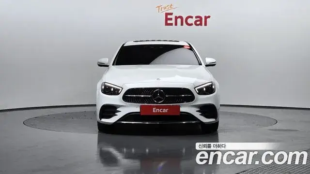 Mercedes-Benz E-Class 2023 — Photo 2/20