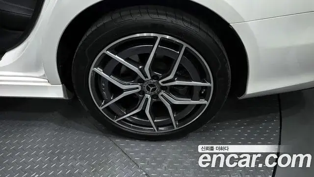 Mercedes-Benz E-Class 2023 — Photo 4/20