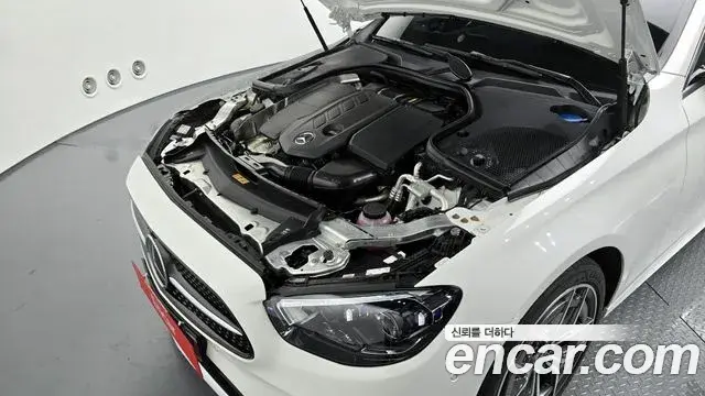 Mercedes-Benz E-Class 2023 — Photo 5/20