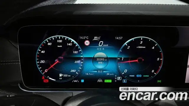 Mercedes-Benz E-Class 2023 — Photo 6/20