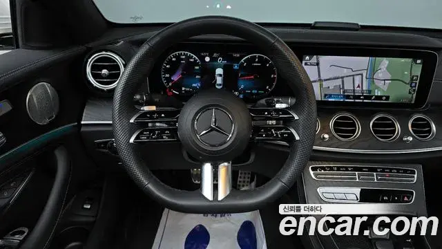 Mercedes-Benz E-Class 2023 — Photo 13/20