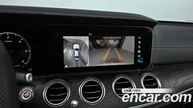 Mercedes-Benz E-Class 2023 — Photo 14/20