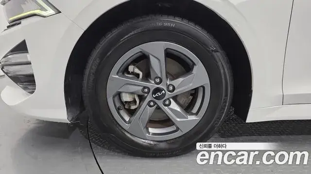 Kia K5 2022 — Şəkil 15/20