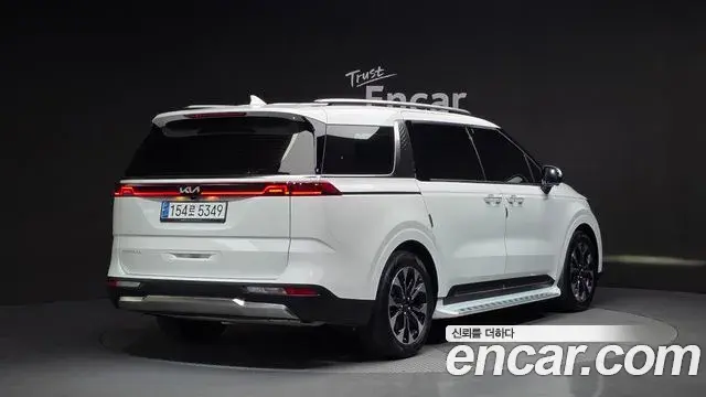 Kia Carnival 2023 — Photo 2/20