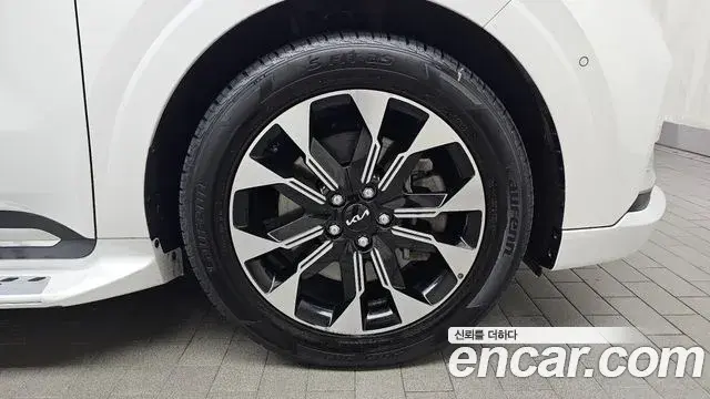 Kia Carnival 2021 — Photo 5/20
