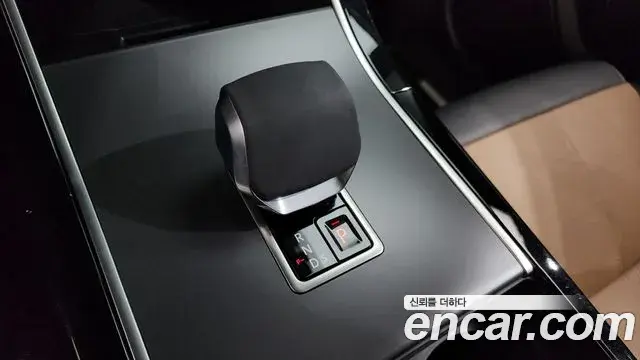 Land Rover Range Rover Velar 2024 — Photo 9/20