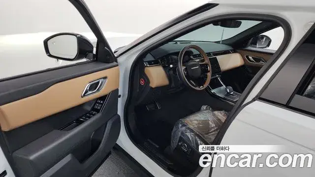Land Rover Range Rover Velar 2024 — Photo 10/20