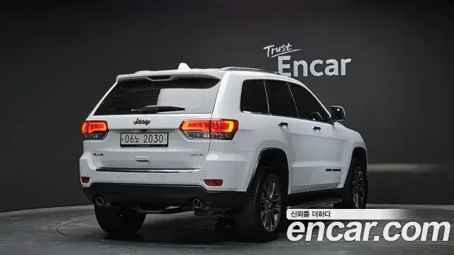 Jeep Grand Cherokee 2018 — Фото 2/20