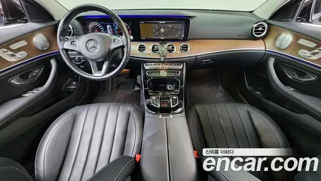 Mercedes-Benz E-Class 2018 — Photo 19/20