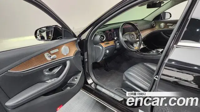 Mercedes-Benz E-Class 2018 — Photo 14/20