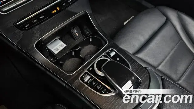 Mercedes-Benz C-Class 2019 — ფოტო 17/20