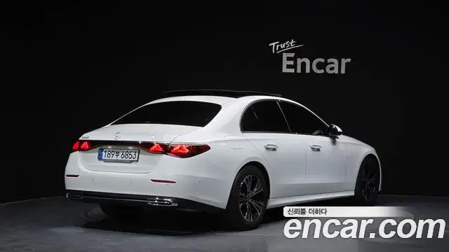 Mercedes-Benz E-Class 2025 — Photo 2/20