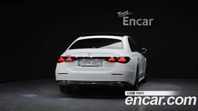 Mercedes-Benz E-Class 2025 — Photo 4/20