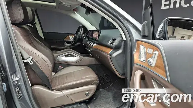 Mercedes-Benz GLE-Class 2021 — Photo 10/20