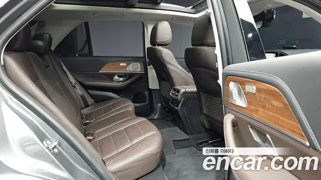 Mercedes-Benz GLE-Class 2021 — Photo 11/20