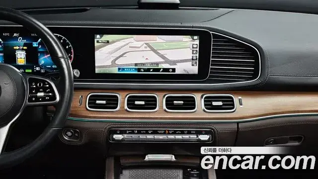 Mercedes-Benz GLE-Class 2021 — Photo 15/20