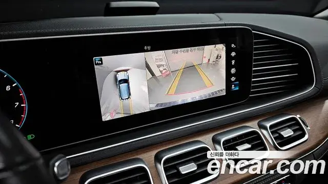 Mercedes-Benz GLE-Class 2021 — Photo 16/20