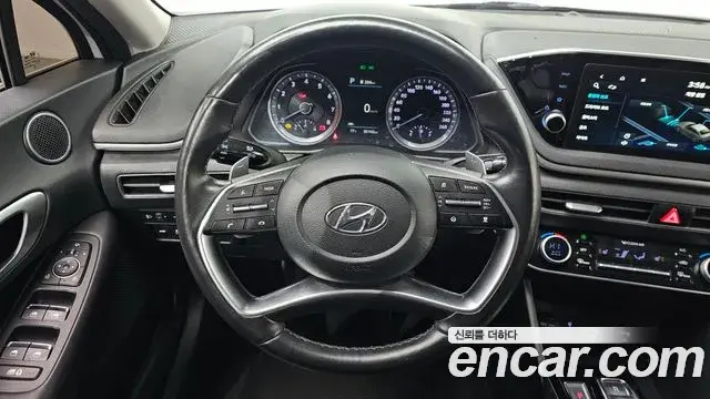 Hyundai Sonata Hybrid 2022 — Photo 2/20