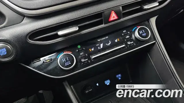 Hyundai Sonata Hybrid 2022 — Photo 18/20