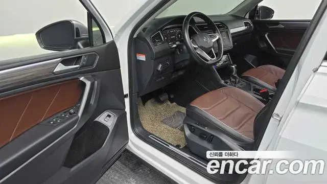 Volkswagen Tiguan Allspace 2023 — Фото 10/20