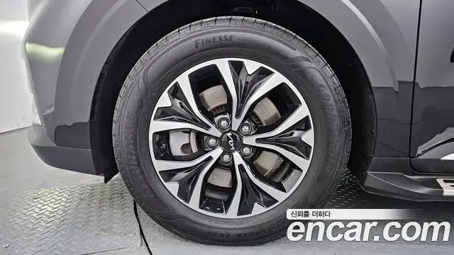 Kia Carnival 2023 — Photo 4/20