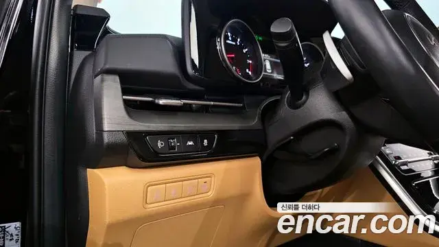 Kia Carnival 2023 — Photo 13/20