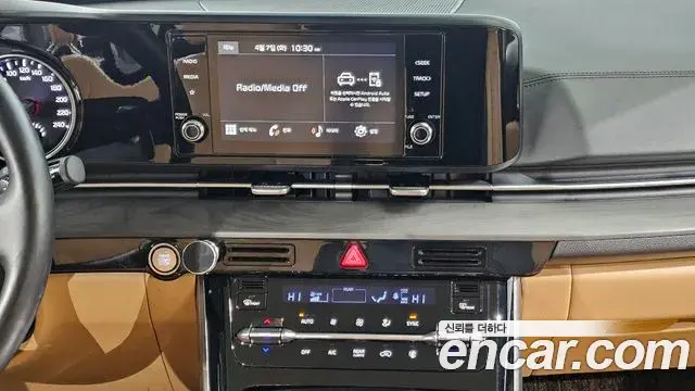 Kia Carnival 2023 — Photo 19/20