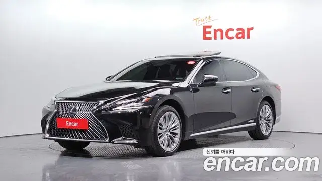 Lexus LS500h 2019 — Photo 1/20