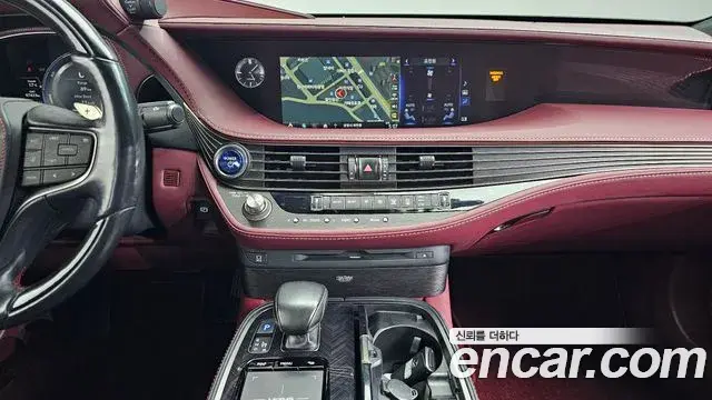 Lexus LS500h 2019 — Photo 16/20