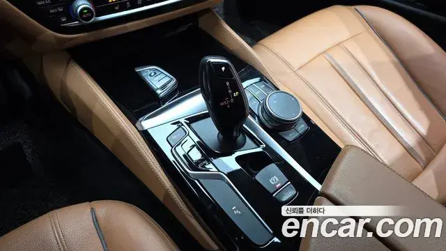 BMW 5 Series 2019 — Photo 16/20